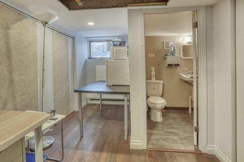 Bathroom - 8329 Rue St-Denis, Montréal (Villeray/Saint-Michel/Parc-Extension), QC 