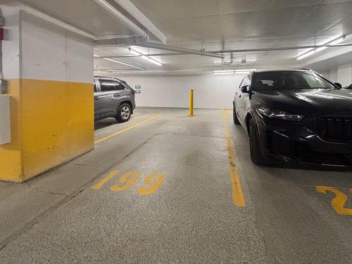 Garage - 1707-495 Av. Viger O., Montréal (Ville-Marie), QC - Indoor Photo Showing Garage