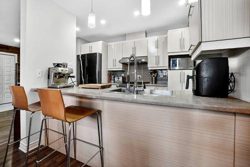 Kitchen - 102-147 Rue Principale, Saint-Basile-Le-Grand, QC - Indoor Photo Showing Kitchen With Double Sink