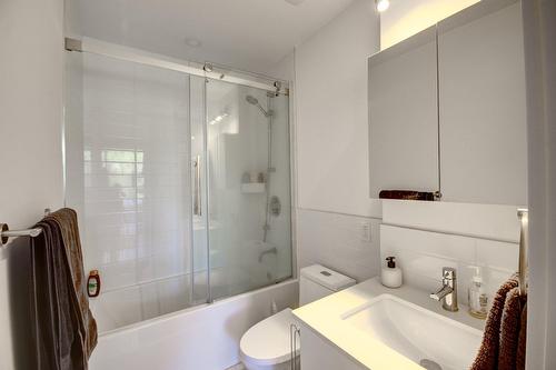 Bathroom - A308-2615 Rue Augustin-Cantin, Montréal (Le Sud-Ouest), QC - Indoor Photo Showing Bathroom