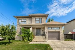 851 Rue Papineau  Laval (Saint-Vincent-De-Paul), QC H7E 2R9