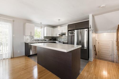 Cuisine - 851 Rue Papineau, Laval (Saint-Vincent-De-Paul), QC - Indoor Photo Showing Kitchen With Upgraded Kitchen