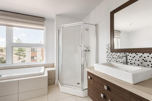 Salle à manger - 851 Rue Papineau, Laval (Saint-Vincent-De-Paul), QC - Indoor Photo Showing Bathroom