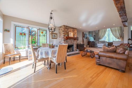 Dining room - 285 Ch. Harvey, Sutton, QC - Indoor With Fireplace