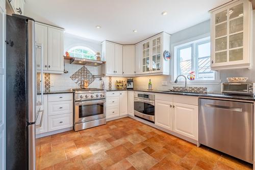Kitchen - 285 Ch. Harvey, Sutton, QC - Indoor Photo Showing Kitchen With Upgraded Kitchen
