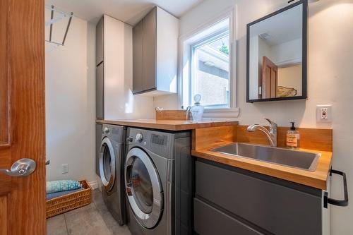 Bathroom - 285 Ch. Harvey, Sutton, QC - Indoor Photo Showing Laundry Room