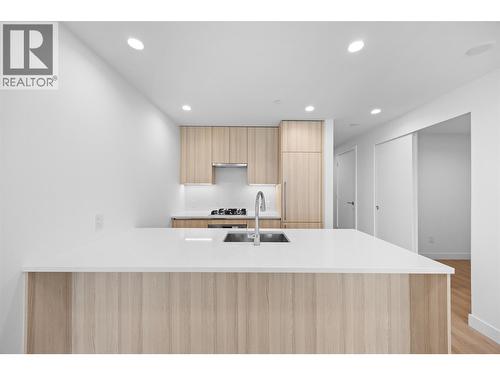 238 Leon Avenue Unit# 1503, Kelowna, BC - Indoor Photo Showing Kitchen With Double Sink