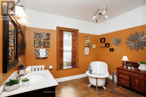414 Osborne Street, Brock (Beaverton), ON - Indoor Photo Showing Bathroom