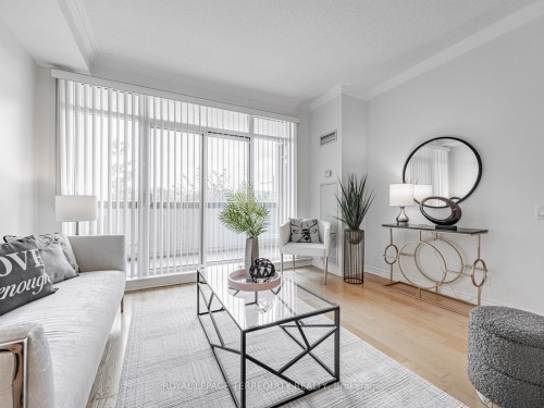 215-11121 Yonge Street, Richmond Hill, ON - Indoor Photo Showing Living Room