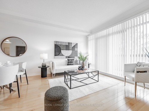 215-11121 Yonge Street, Richmond Hill, ON - Indoor Photo Showing Living Room