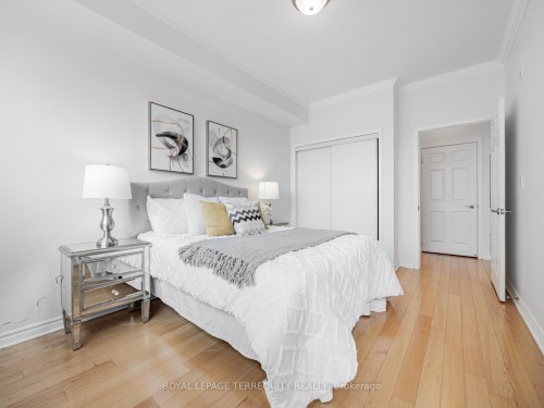 215-11121 Yonge Street, Richmond Hill, ON - Indoor Photo Showing Bedroom