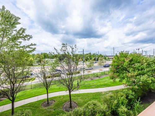215-11121 Yonge Street, Richmond Hill, ON - Outdoor With View