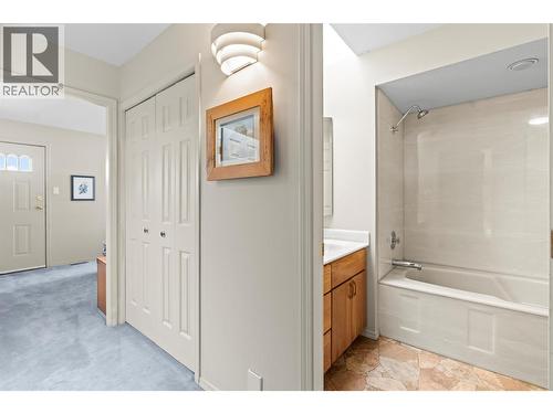 2804 25 Street, Vernon, BC - Indoor Photo Showing Bathroom