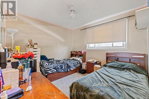 490 Queen Victoria Drive, Hamilton, ON - Indoor Photo Showing Bedroom