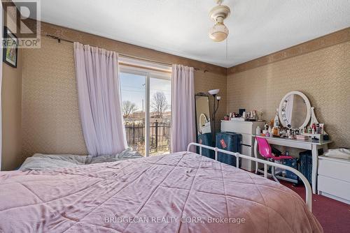490 Queen Victoria Drive, Hamilton, ON - Indoor Photo Showing Bedroom