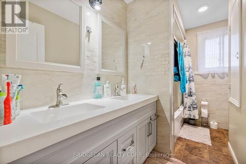490 Queen Victoria Drive, Hamilton, ON - Indoor Photo Showing Bathroom
