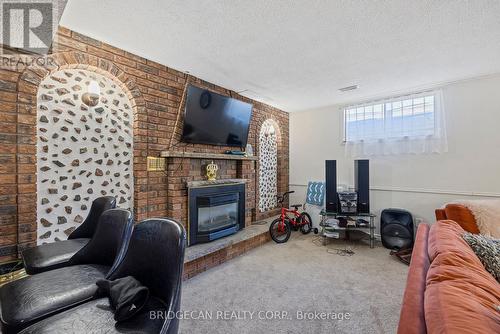 490 Queen Victoria Drive, Hamilton, ON - Indoor Photo Showing Living Room With Fireplace