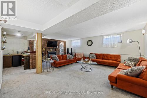 490 Queen Victoria Drive, Hamilton, ON - Indoor