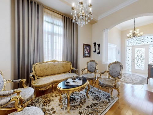 45 Jazz Drive, Vaughan, ON - Indoor Photo Showing Living Room