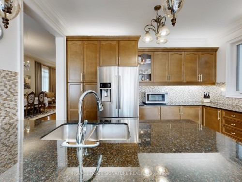 45 Jazz Drive, Vaughan, ON - Indoor Photo Showing Kitchen With Double Sink With Upgraded Kitchen