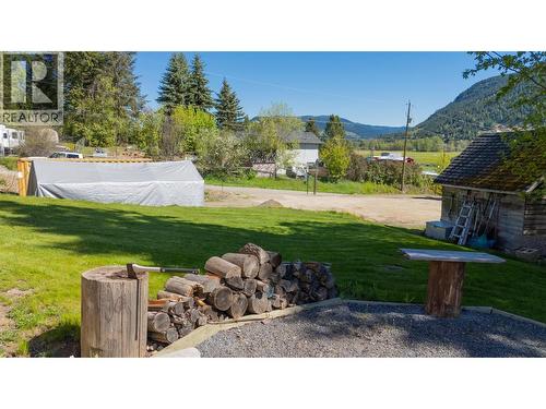 2506 Shuswap Avenue, Lumby, BC - Outdoor