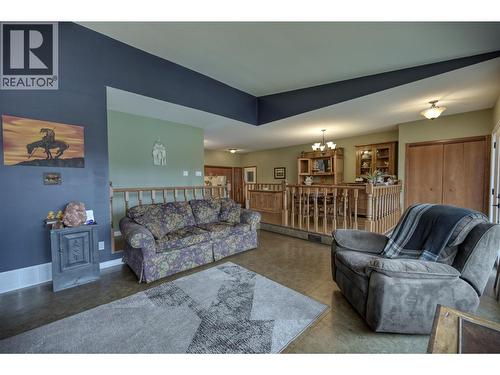 7460 Valley Heights Drive, Grand Forks, BC - Indoor Photo Showing Living Room