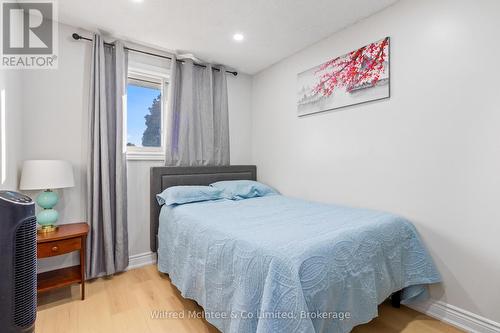517 Wales Drive, Saugeen Shores, ON - Indoor Photo Showing Bedroom