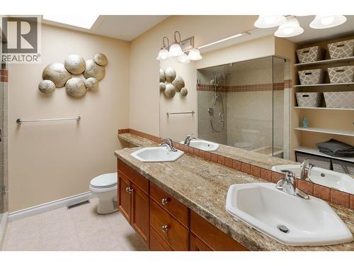 2455 Quail Ridge Boulevard Unit# 111, Kelowna, BC - Indoor Photo Showing Bathroom