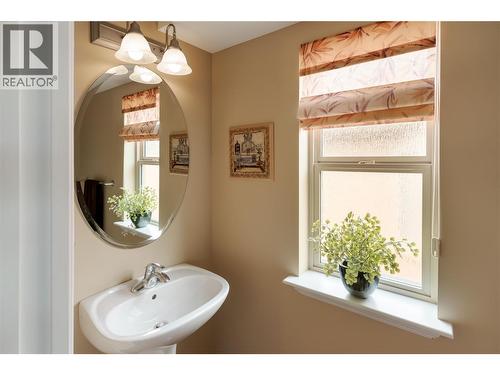 2455 Quail Ridge Boulevard Unit# 111, Kelowna, BC - Indoor Photo Showing Bathroom