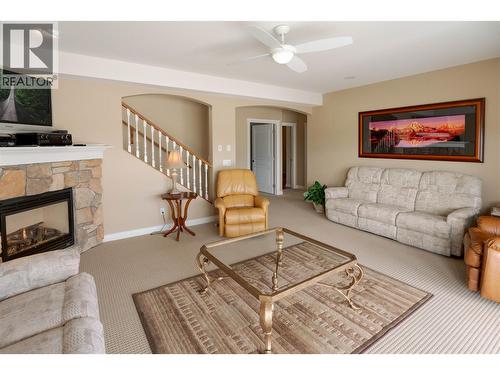 2455 Quail Ridge Boulevard Unit# 111, Kelowna, BC - Indoor Photo Showing Living Room With Fireplace