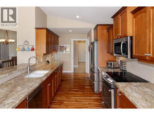 2455 Quail Ridge Boulevard Unit# 111, Kelowna, BC - Indoor Photo Showing Kitchen With Double Sink