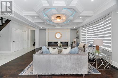 19 Richland Crescent, Brampton, ON - Indoor Photo Showing Living Room