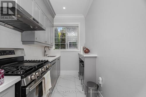 19 Richland Crescent, Brampton, ON - Indoor Photo Showing Kitchen