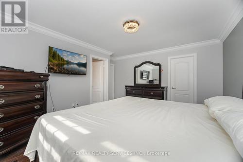 19 Richland Crescent, Brampton, ON - Indoor Photo Showing Bedroom
