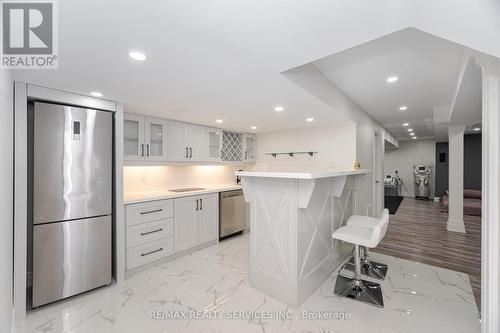 19 Richland Crescent, Brampton, ON - Indoor Photo Showing Kitchen
