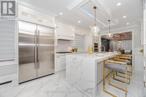 19 Richland Crescent, Brampton, ON - Indoor Photo Showing Kitchen With Upgraded Kitchen