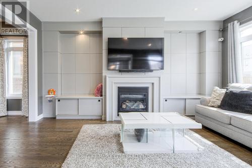 118 Lorne Thomas Place, New Tecumseth, ON - Indoor Photo Showing Living Room With Fireplace