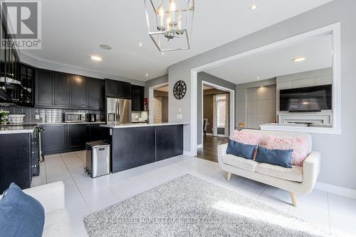 118 Lorne Thomas Place, New Tecumseth, ON - Indoor Photo Showing Kitchen With Stainless Steel Kitchen