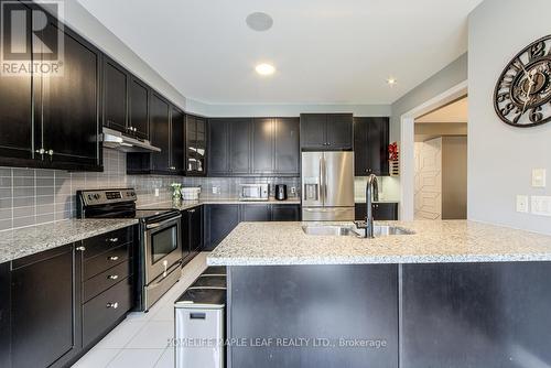 118 Lorne Thomas Place, New Tecumseth, ON - Indoor Photo Showing Kitchen With Stainless Steel Kitchen With Double Sink With Upgraded Kitchen