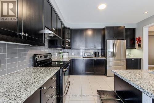 118 Lorne Thomas Place, New Tecumseth, ON - Indoor Photo Showing Kitchen With Stainless Steel Kitchen With Upgraded Kitchen
