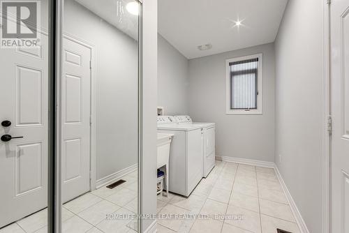 118 Lorne Thomas Place, New Tecumseth, ON - Indoor Photo Showing Laundry Room