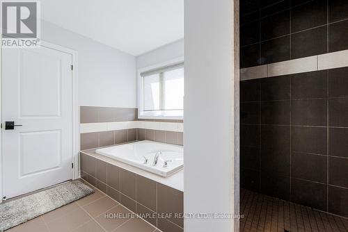 118 Lorne Thomas Place, New Tecumseth, ON - Indoor Photo Showing Bathroom