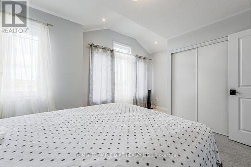 118 Lorne Thomas Place, New Tecumseth, ON - Indoor Photo Showing Bedroom