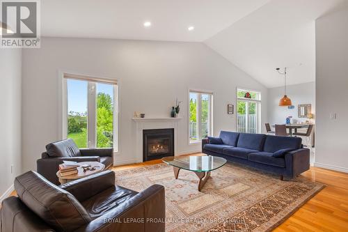 34 Schooner Drive, Kingston (Kingston East (Incl Barret Crt)), ON - Indoor Photo Showing Living Room With Fireplace