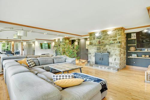 Salon - 26 Rue Robert, Saint-Sauveur, QC - Indoor Photo Showing Living Room With Fireplace