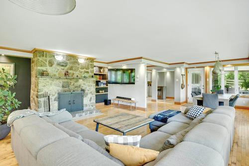 Salon - 26 Rue Robert, Saint-Sauveur, QC - Indoor Photo Showing Living Room With Fireplace