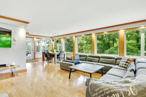 Salon - 26 Rue Robert, Saint-Sauveur, QC - Indoor Photo Showing Living Room