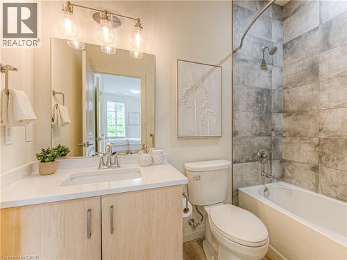 Bathroom with tub / shower combination and vanity - 301 Westmount Road W Unit# 205, Kitchener, ON - Indoor Photo Showing Bathroom