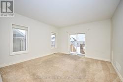 Living room with lots of natural light - 