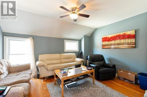 35 Inkerman Street, St. Thomas, ON - Indoor Photo Showing Living Room